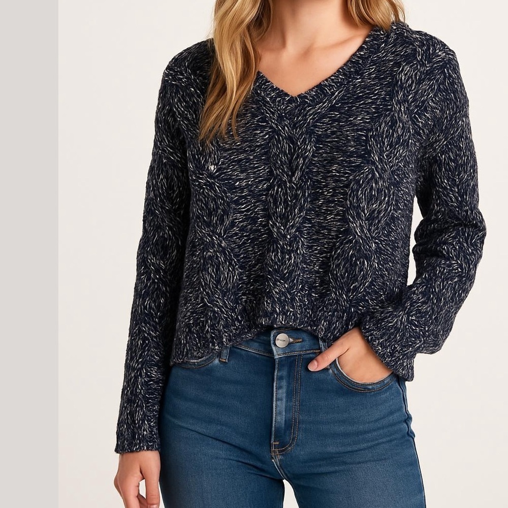 HYFVE NWT Women’s Cable Knit Sweater with Hoodie Size M